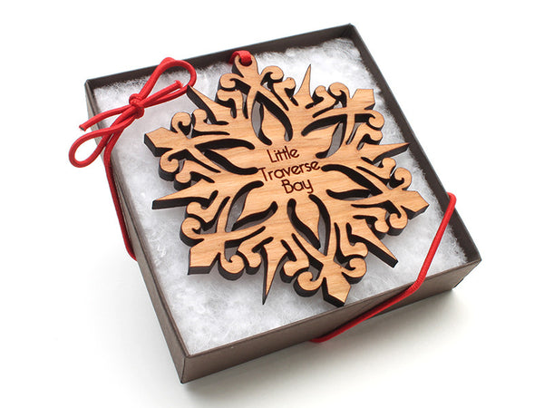 Ciao Bella Detailed Snowflake Ornament Gift Box 316A - Nestled Pines